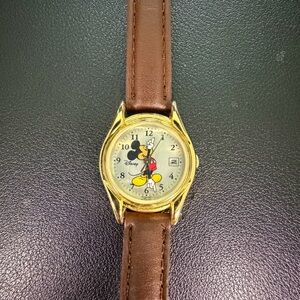 Disney Mickey Mouse Watch Gold Tone Leather Date Y2K Vintage Like New Never Worn
